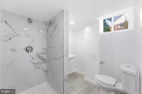Bath - 10303 Haywood Dr, Silver Spring, MD 20902 photo 2 of 3