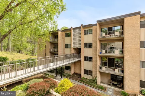 5109 Crossfield Ct #8, Rockville, MD 20852