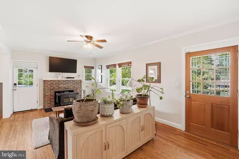 Entry Way - 1811 Ednor Rd, Silver Spring, MD 20905 photo 1 of 4