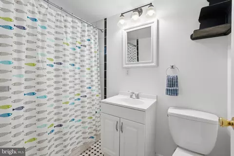 Bath - 1811 Ednor Rd, Silver Spring, MD 20905 photo 3 of 3