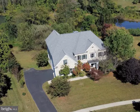 16209 Hidden Ponds Way, Gaithersburg, MD 20878