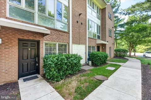 5700 Brewer House Cir #T3-11, Rockville, MD 20852