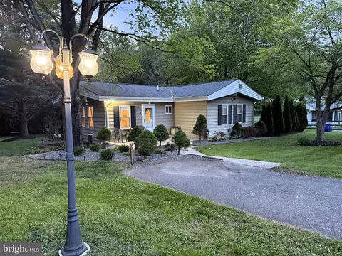 7340 Damascus Rd, Gaithersburg, MD 20882