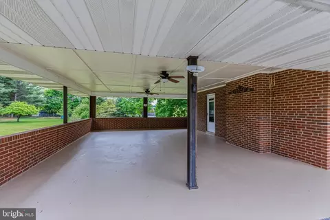 Exterior - 10316 Sunset Dr, Damascus, MD 20872 photo 2 of 5