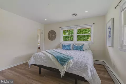 Bedroom - 10316 Sunset Dr, Damascus, MD 20872 photo 4 of 5