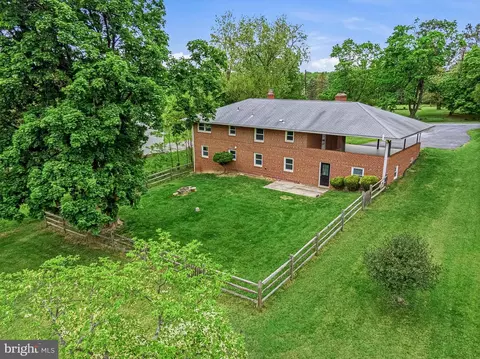 Exterior - 10316 Sunset Dr, Damascus, MD 20872 photo 3 of 5