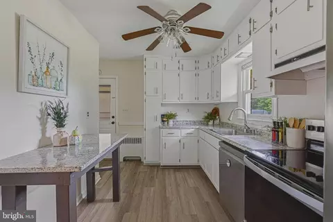 Entry Way - 10316 Sunset Dr, Damascus, MD 20872 photo 1 of 2
