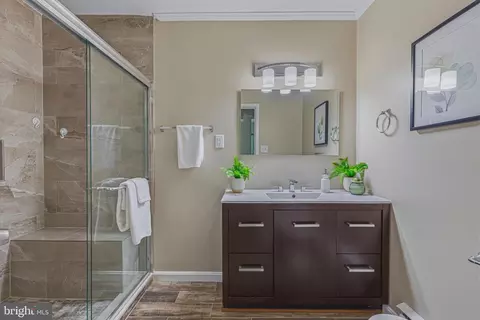 Bath - 10316 Sunset Dr, Damascus, MD 20872 photo 1 of 4