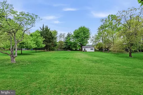 Exterior - 10316 Sunset Dr, Damascus, MD 20872 photo 4 of 5