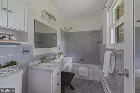 Bath - 10316 Sunset Dr, Damascus, MD 20872 photo 3 of 4