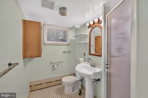 Bath - 10600 Greenacres Dr, Silver Spring, MD 20903 photo 3 of 4
