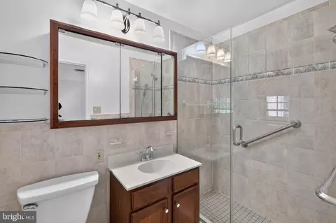 Bath - 10600 Greenacres Dr, Silver Spring, MD 20903 photo 2 of 4