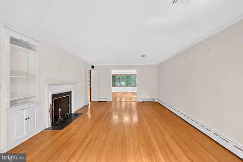 Living - 10600 Greenacres Dr, Silver Spring, MD 20903 photo 7 of 9
