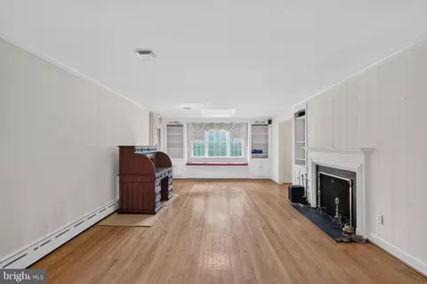 Living - 10600 Greenacres Dr, Silver Spring, MD 20903 photo 3 of 9