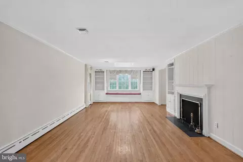 Living - 10600 Greenacres Dr, Silver Spring, MD 20903 photo 4 of 9