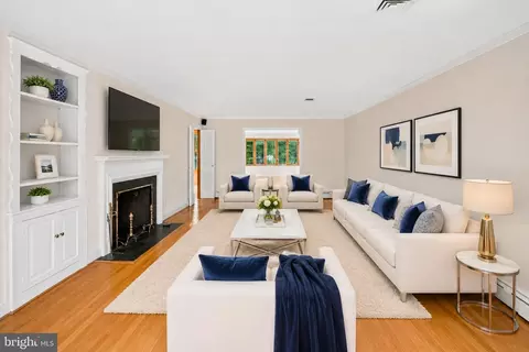Living - 10600 Greenacres Dr, Silver Spring, MD 20903 photo 6 of 9