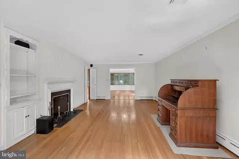 Living - 10600 Greenacres Dr, Silver Spring, MD 20903 photo 5 of 9
