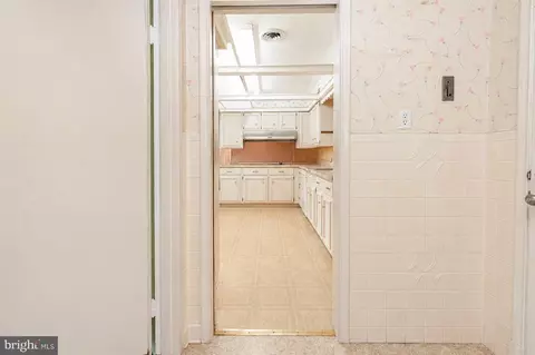 Entry Way - 14607 Peach Orchard Rd, Silver Spring, MD 20905 photo 2 of 4