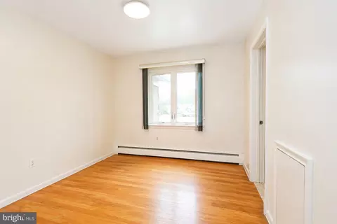 Bedroom - 14607 Peach Orchard Rd, Silver Spring, MD 20905 photo 3 of 4