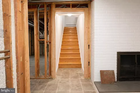Entry Way - 14607 Peach Orchard Rd, Silver Spring, MD 20905 photo 4 of 4