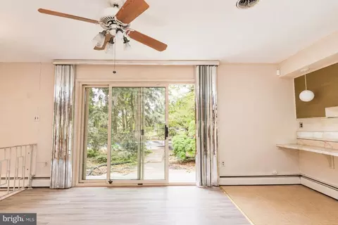 Living - 14607 Peach Orchard Rd, Silver Spring, MD 20905 photo 7 of 8
