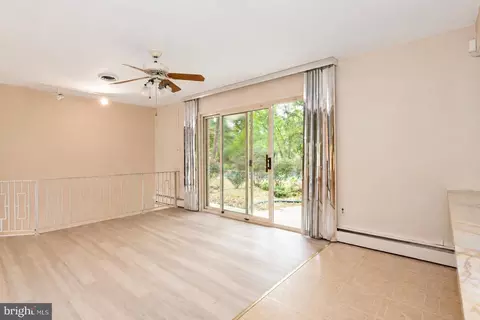 Living - 14607 Peach Orchard Rd, Silver Spring, MD 20905 photo 6 of 8