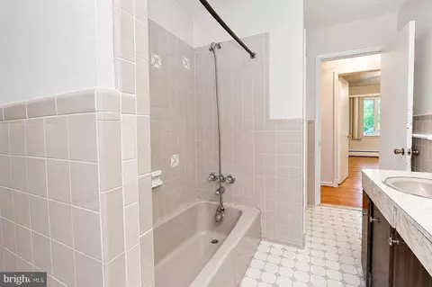 Bath - 14607 Peach Orchard Rd, Silver Spring, MD 20905 photo 1 of 2