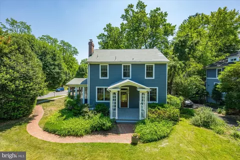 3810 Dresden St, Kensington, MD 20895