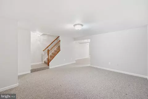 Living - 10816 Maplecrest Ln, Potomac, MD 20854 photo 6 of 6