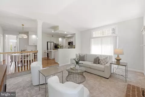 Living - 10816 Maplecrest Ln, Potomac, MD 20854 photo 2 of 6