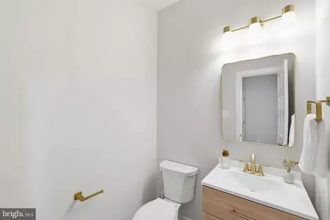 Bath - 10816 Maplecrest Ln, Potomac, MD 20854 photo 3 of 4