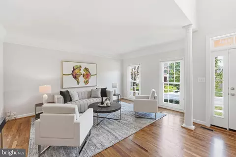 Living - 10816 Maplecrest Ln, Potomac, MD 20854 photo 3 of 6