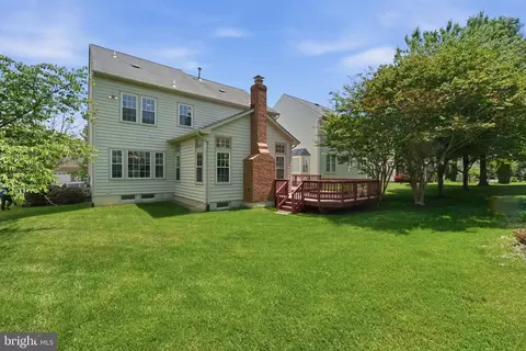 Exterior - 10816 Maplecrest Ln, Potomac, MD 20854 photo 3 of 4
