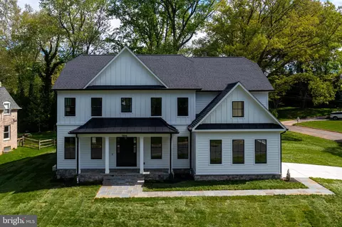 7604 Charleston Dr, Bethesda, MD 20817