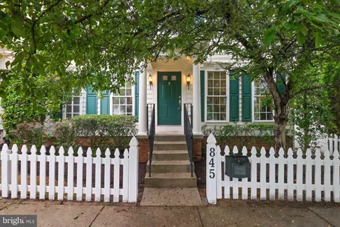 845 Lake Varuna Dr, Gaithersburg, MD 20878