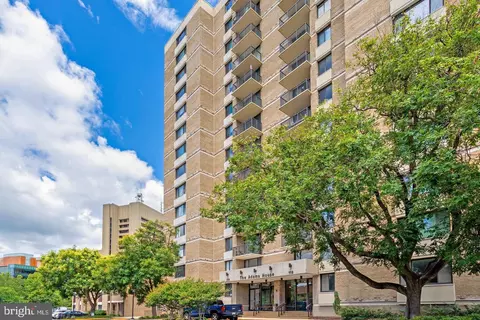118 Monroe St #506, Rockville, MD 20850