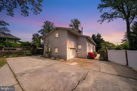 5812 Greenlawn Dr, Bethesda, MD 20814