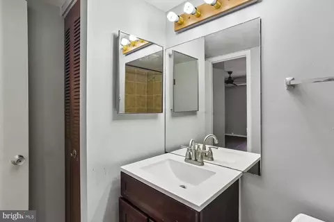 Bath - 2201 Greenery Ln #104-11, Silver Spring, MD 20906 photo 1 of 2