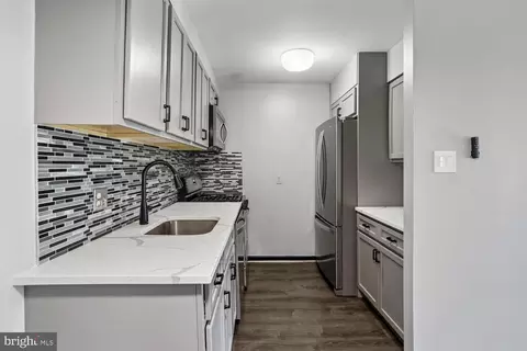 Kitchen - 2201 Greenery Ln #104-11, Silver Spring, MD 20906 photo 4 of 4