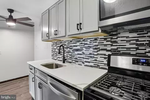 Kitchen - 2201 Greenery Ln #104-11, Silver Spring, MD 20906 photo 3 of 4