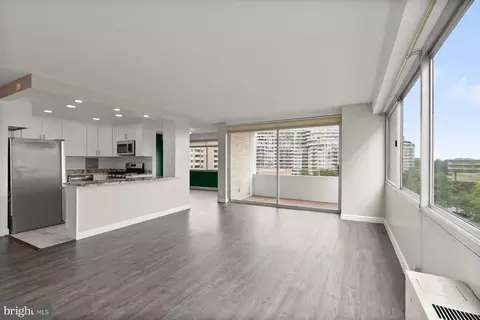 5500 Friendship Blvd #1823N, Chevy Chase, MD 20815