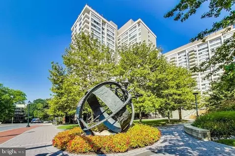 5500 Friendship Blvd #1823N, Chevy Chase, MD 20815