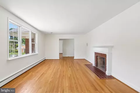Living - 400 Southwest Dr, Silver Spring, MD 20901 photo 5 of 12
