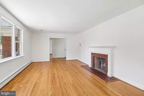 Living - 400 Southwest Dr, Silver Spring, MD 20901 photo 4 of 12