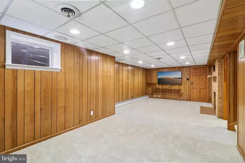 Living - 400 Southwest Dr, Silver Spring, MD 20901 photo 12 of 12