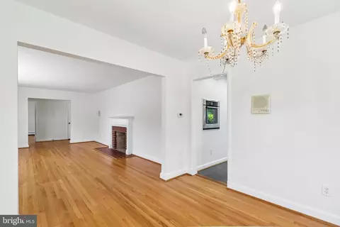 Living - 400 Southwest Dr, Silver Spring, MD 20901 photo 11 of 12