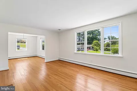 Living - 400 Southwest Dr, Silver Spring, MD 20901 photo 9 of 12