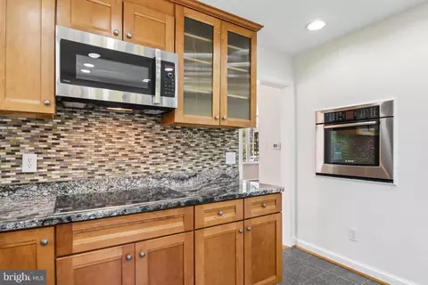 Kitchen - 400 Southwest Dr, Silver Spring, MD 20901 photo 5 of 6