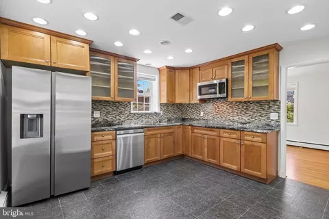 Kitchen - 400 Southwest Dr, Silver Spring, MD 20901 photo 1 of 6