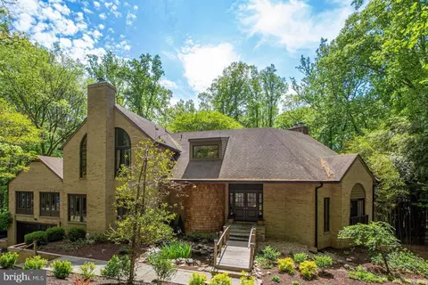 9124 Vendome Dr, Bethesda, MD 20817